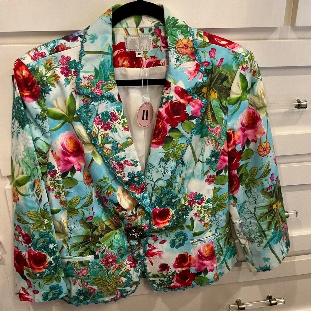 Alberto Makali silky vibrant floral blazer with stone embellishment closure - Picture 11 of 15